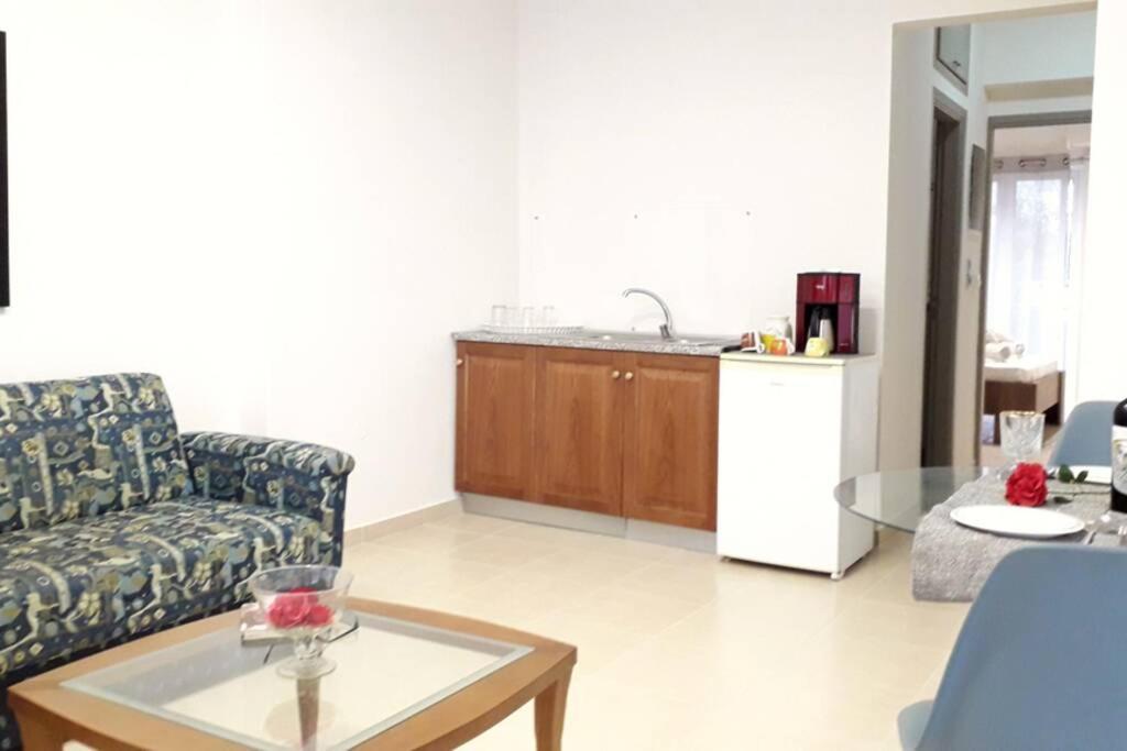 Stylish River Flat, Near The Center And The Beach Apartment Каламата Екстериор снимка